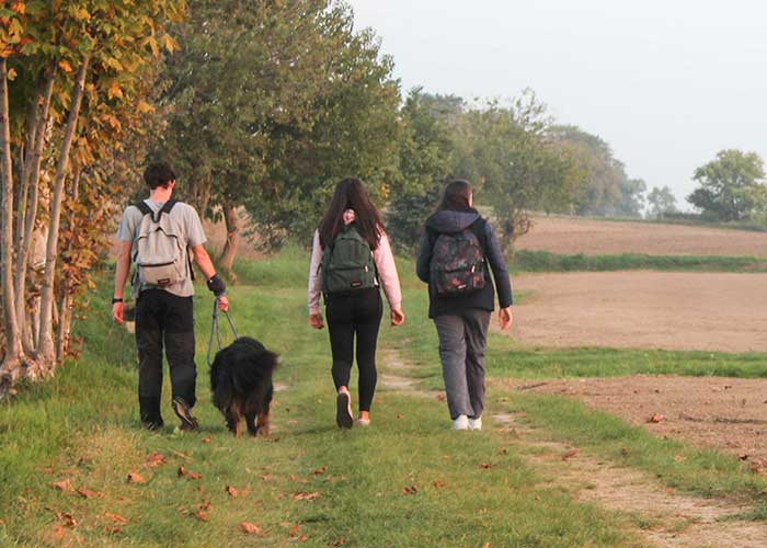 Andare in pellegrinaggio con il cane sul Sentiero di Maria lungo il Fiume Adige